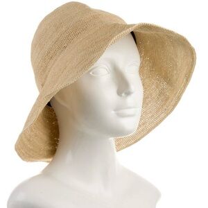 Janessa Leone Teagan hat